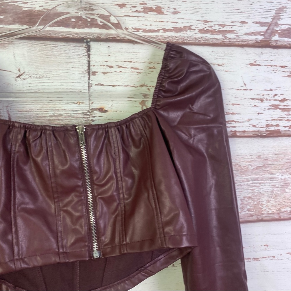 Fashion Nova No bad angles pu top burgundy - Picture 15 of 16